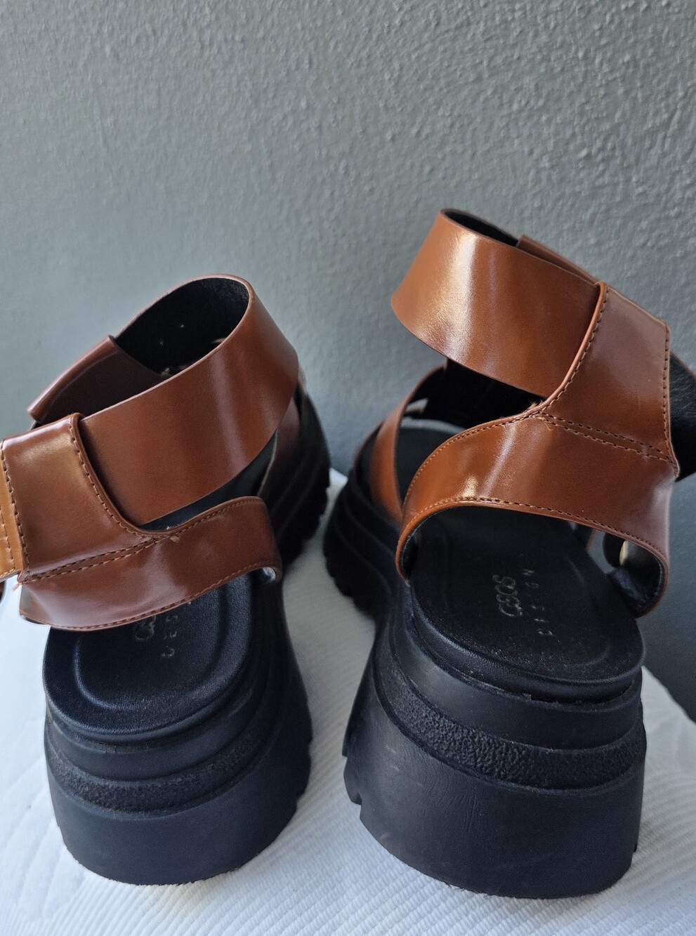 ASOS DESIGN Tan Fisherman Platform - Picture 6 of 10